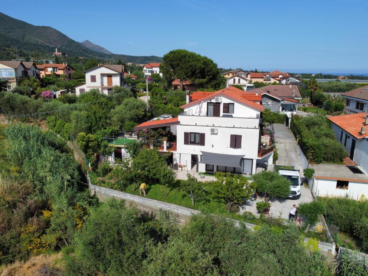 Villa Marco Aurelio Cisano sul Neva Exterior photo